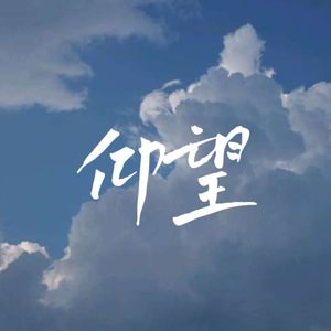 黑丝美女在床上做运动
