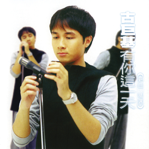 黑丝美女在床上做运动
