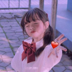 黑丝美女在床上做运动
