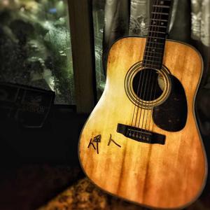 黑丝美女在床上做运动
