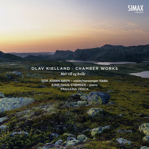 黑丝美女在床上做运动
